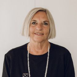 Julia Knowles